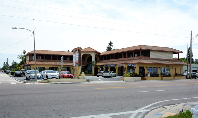 Sun Deck in St. Petersburg, FL - Foto de edificio - Building Photo