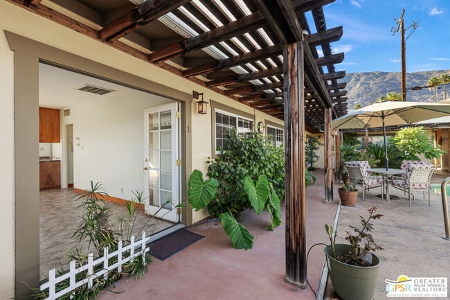 587 S Calle Ajo in Palm Springs, CA - Building Photo - Building Photo