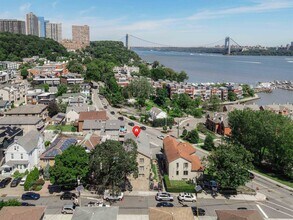 9 Sterling Pl in Edgewater, NJ - Building Photo - Building Photo