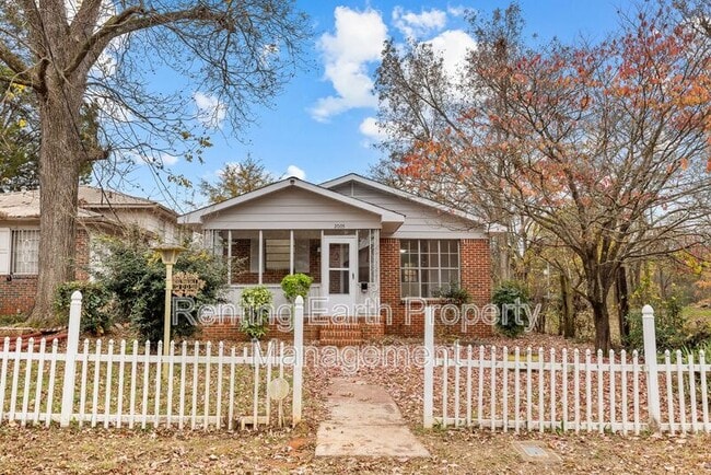 property at 2005 Snavely Ave SW