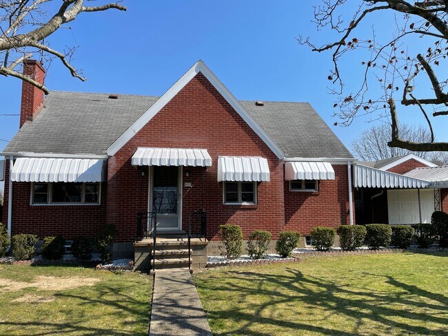 4517 Lincoln Ave in Jeannette, PA - Foto de edificio - Building Photo