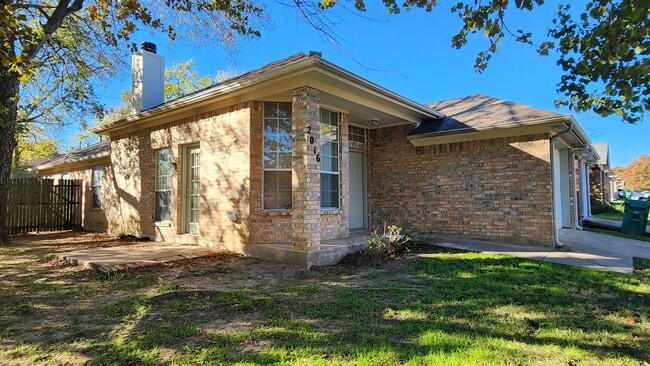 2016 Lee Dr in Denton, TX - Building Photo - Building Photo