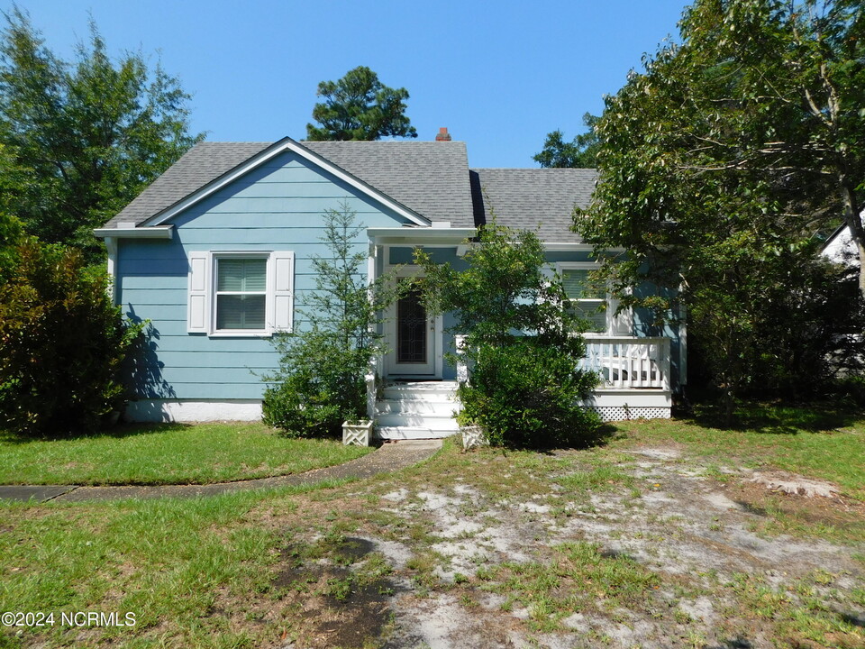 107 Noyes Ave in Morehead City, NC - Building Photo