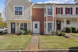 6658 Witherington Ct NW in Norcross, GA - Foto de edificio - Building Photo
