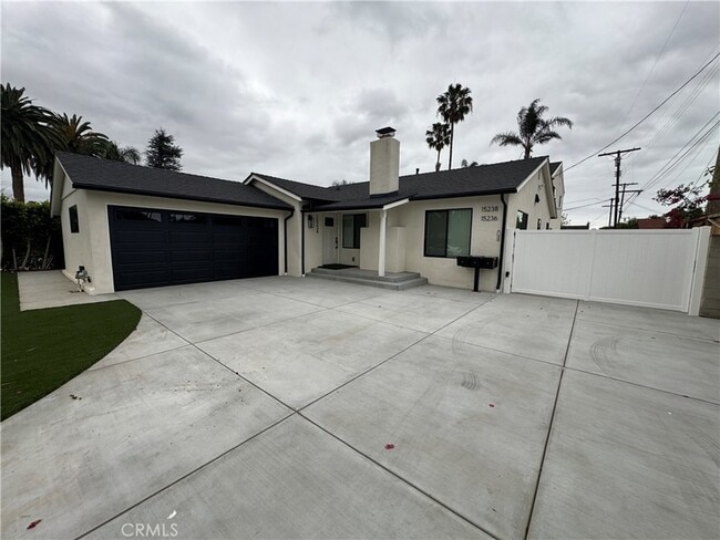 property at 15234 Kingsbury St