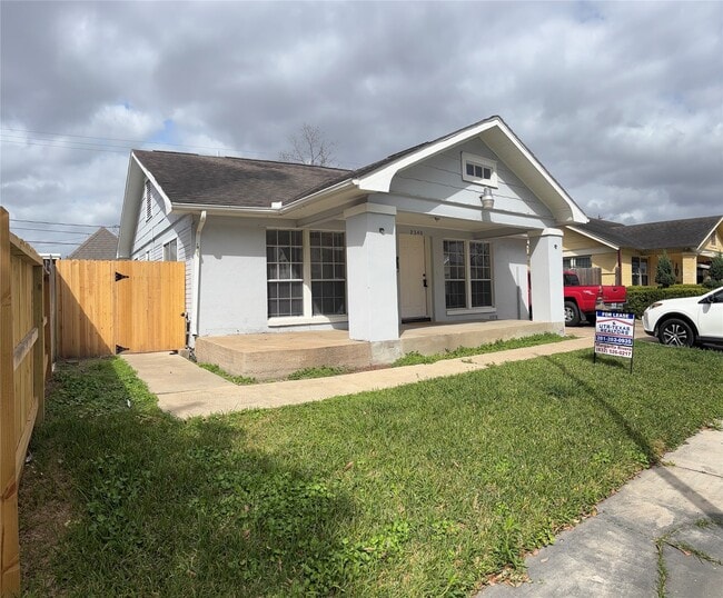 2340 Cumberland St in Houston, TX - Building Photo - Building Photo