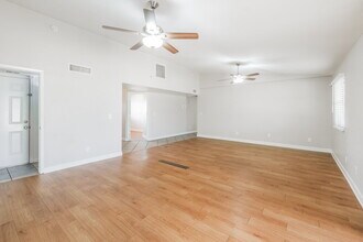 7008 W Canterbury Dr in Peoria, AZ - Building Photo - Building Photo