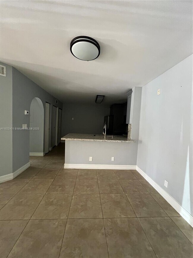 5801 Riverside Dr in Coral Springs, FL - Building Photo - Building Photo