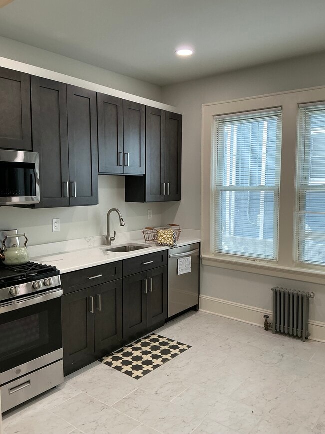 176 Weequahic Ave, Unit #1 in Newark, NJ - Foto de edificio - Building Photo