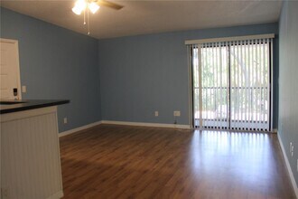 3295 Fox Chase Cir in Palm Harbor, FL - Building Photo - Building Photo