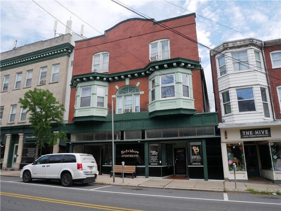 19-23 E Belvidere St in Nazareth, PA - Building Photo