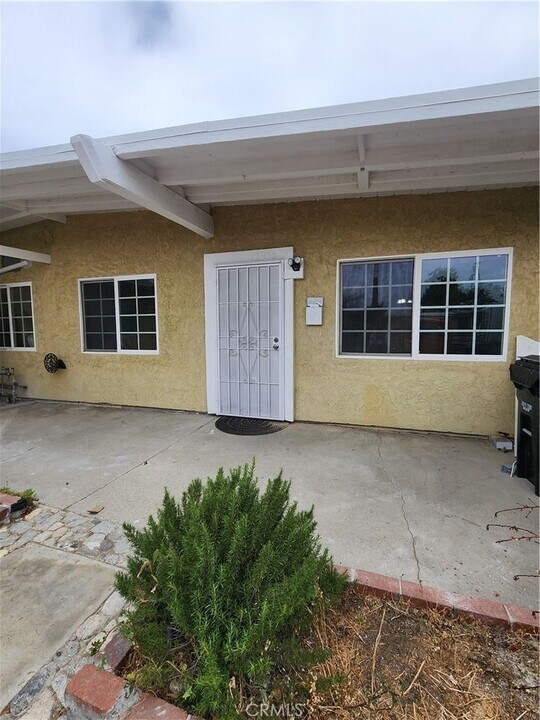 12975 Corcoran Pl in San Fernando, CA - Building Photo