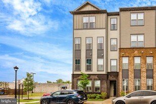 20941 Bluebird Sq in Countryside, VA - Building Photo