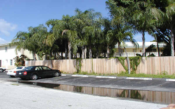 Royal Ambassador Condominium in Fort Lauderdale, FL - Building Photo