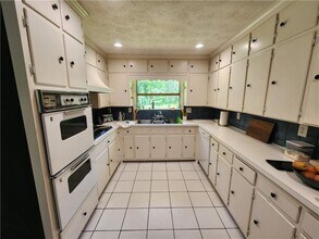 2324 Clairmont Rd in Atlanta, GA - Building Photo - Building Photo