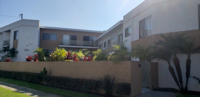 Ivy Place in Inglewood, CA - Building Photo - Building Photo