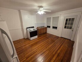 19 Dartmouth St in Easthampton, MA - Building Photo