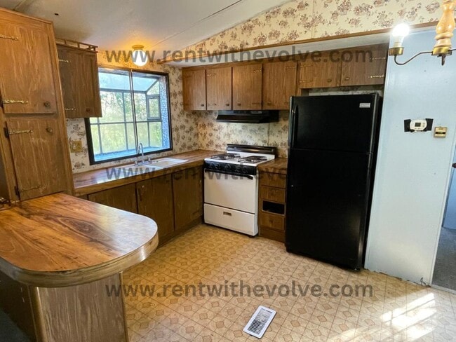14221 E County Rd 1300 N in Dunkirk, IN - Building Photo - Building Photo
