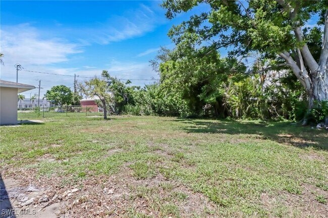 property at 4325 SE 16th Pl