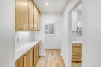 1022 Parkway Dr NW in Salem, OR - Foto de edificio - Building Photo