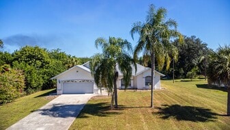 608 Richmond Ave N in Lehigh Acres, FL - Building Photo