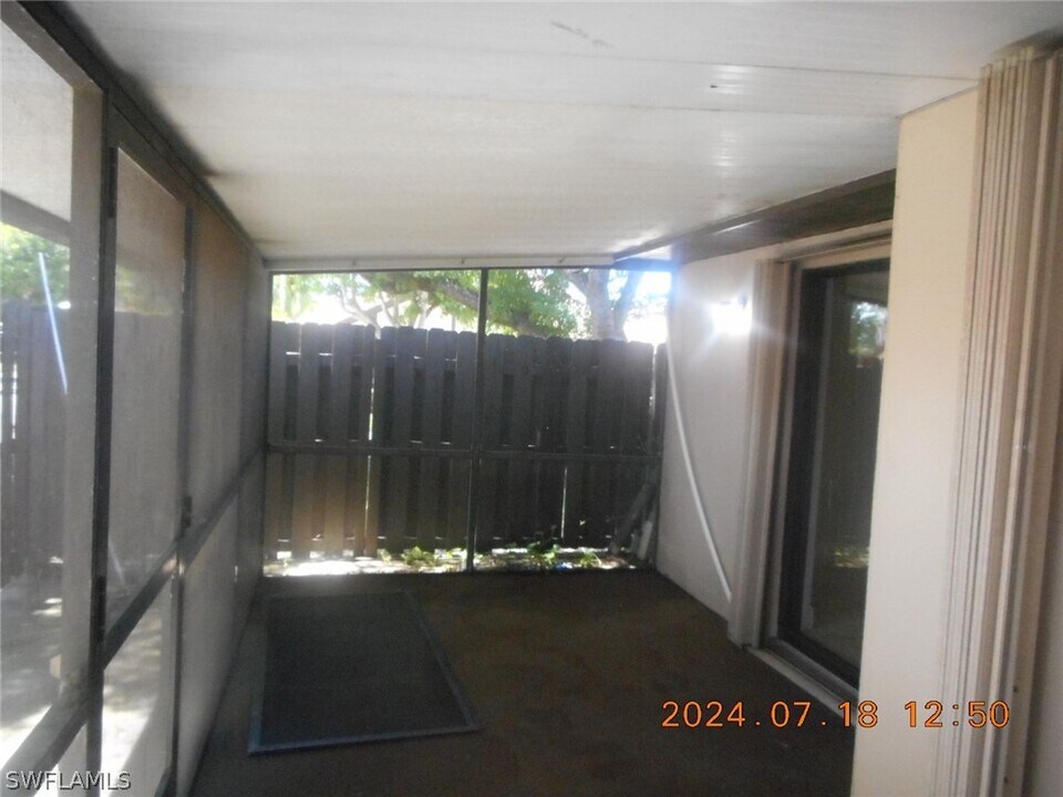 13149 Hampshire Ct in Ft. Myers, FL - Building Photo