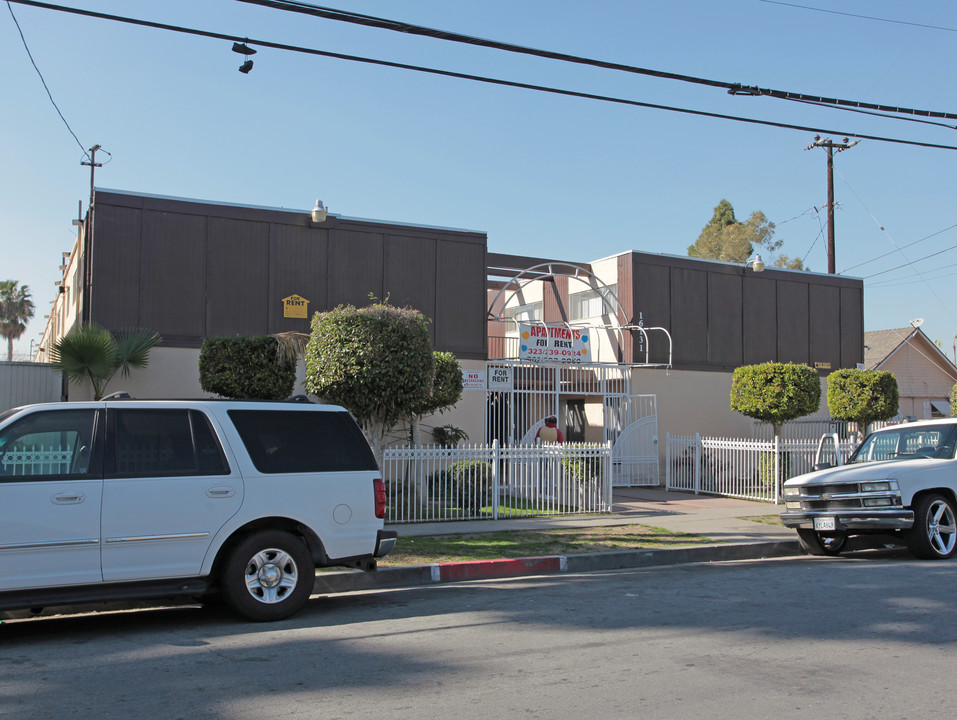 16131 Eucalyptus Ave in Bellflower, CA - Building Photo