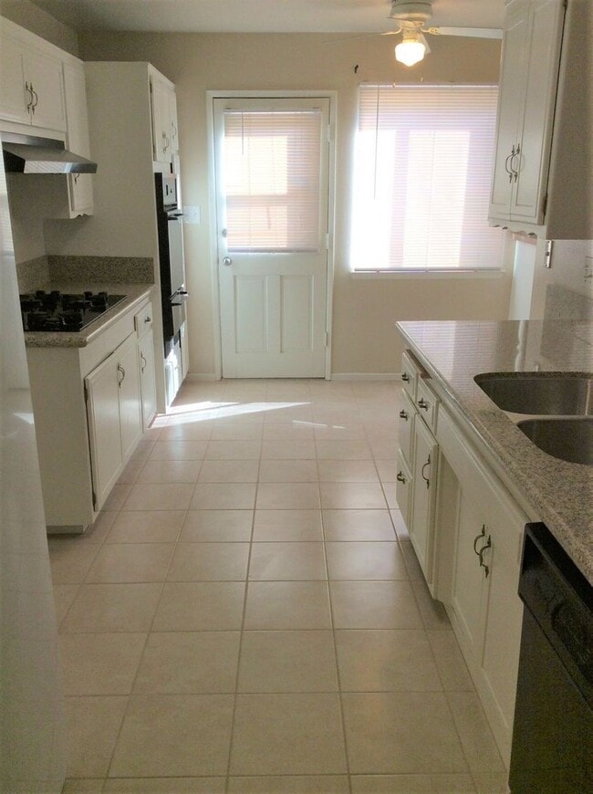 568 Glenhill Dr in Riverside, CA - Building Photo - Building Photo