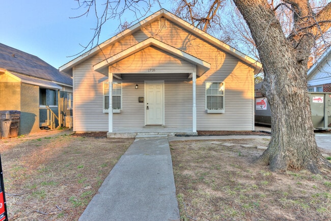 property at 1716 N Villa Ave