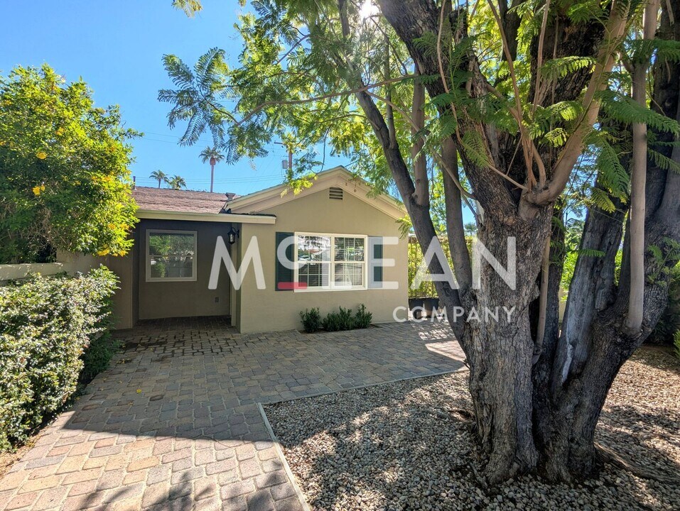 594 Calle Abronia S in Palm Springs, CA - Building Photo