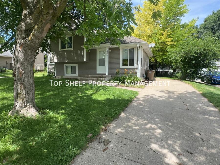 1025 6th St NW in Altoona, IA - Building Photo