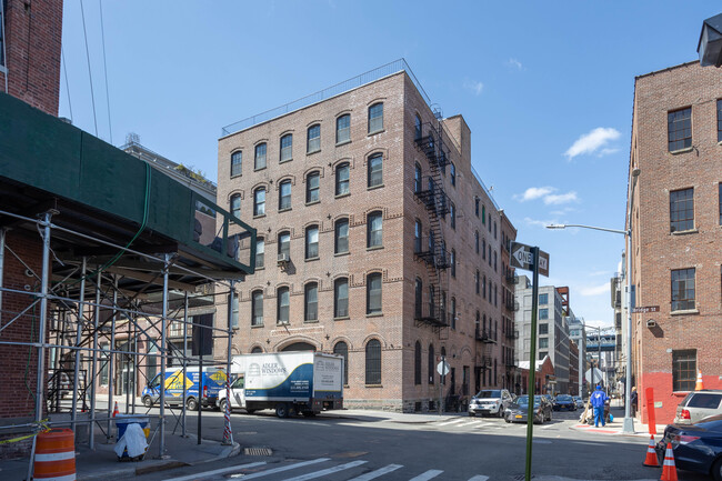 220 Plymouth St in Brooklyn, NY - Building Photo - Building Photo