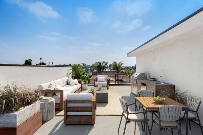 property at 2015 S Redondo Blvd