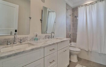 304 Catalina Ln in Youngsville, LA - Building Photo - Building Photo