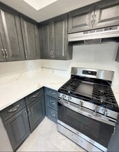 3119 Foothill Blvd, Unit 4 in La Crescenta, CA - Foto de edificio - Building Photo