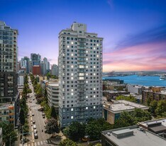 121 Vine St, Unit 1406 in Seattle, WA - Building Photo