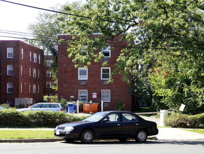 1344 Fort Stevens Dr NW in Washington, DC - Building Photo - Building Photo