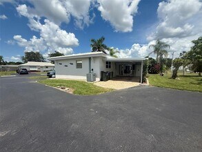8571 Pickwick Rd in North Port, FL - Building Photo - Building Photo
