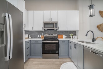 Residences at Grayson Heights in San Antonio, TX - Foto de edificio - Building Photo