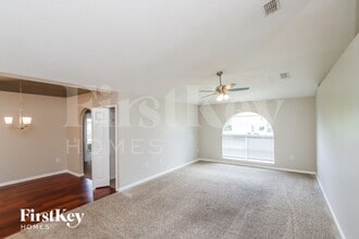 1686 Whiting St SE in Palm Bay, FL - Foto de edificio - Building Photo