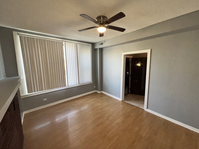 2701 E 75th Pl, Unit unit 1 in Chicago, IL - Foto de edificio - Building Photo