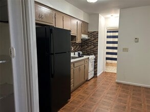 182 Kearsing Pkwy in Monsey, NY - Building Photo - Building Photo