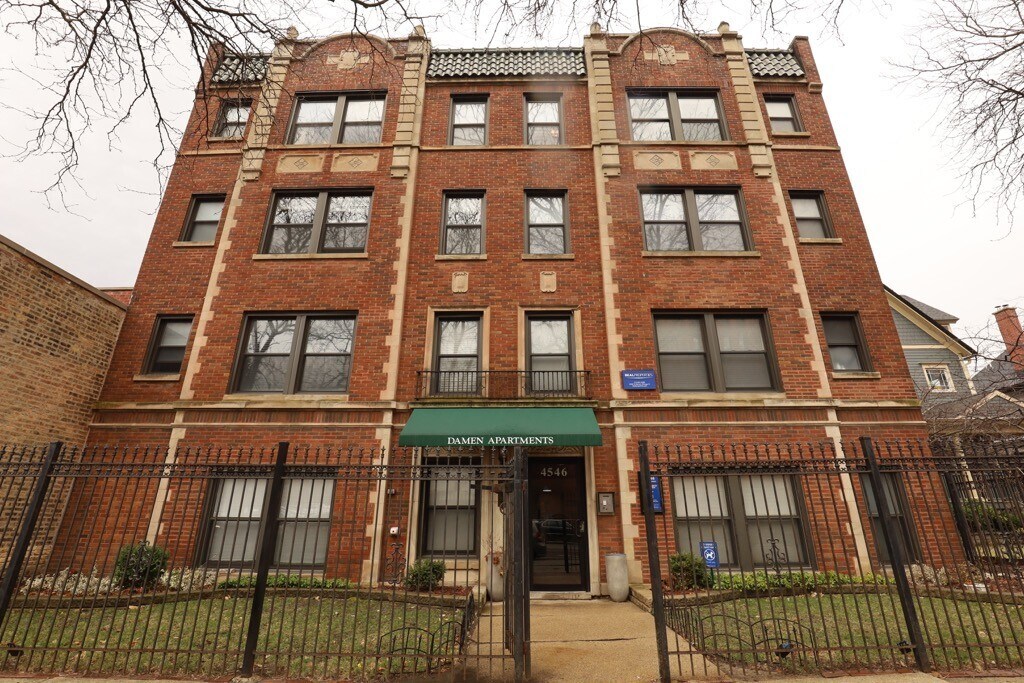 4551 N Damen Ave in Chicago, IL - Foto de edificio