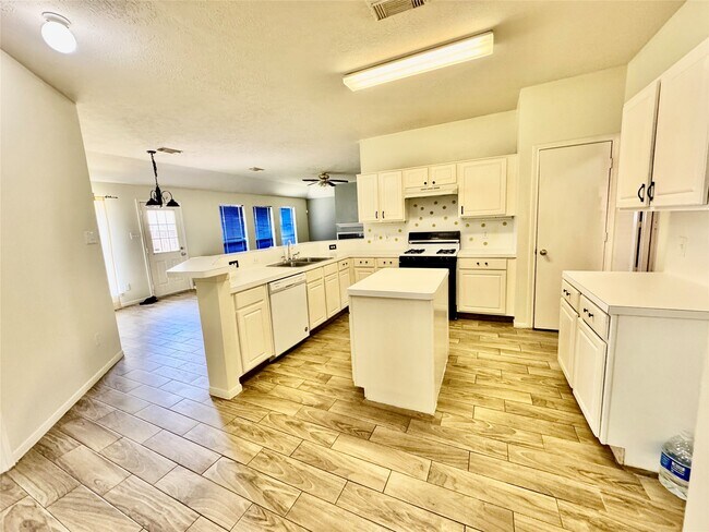 property at 16214 Mission Glen Dr