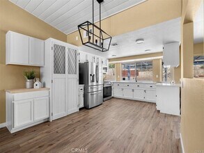 13901 Hidden Valley Rd in Victorville, CA - Foto de edificio - Building Photo