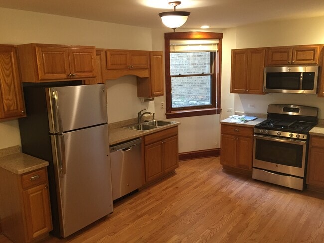2914 W Logan Blvd, Unit G in Chicago, IL - Building Photo - Building Photo