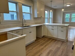 25-27 Charlotte Rd-Unit -2 in Waltham, MA - Building Photo - Building Photo