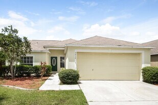 7616 Bristol Park Dr in Apollo Beach, FL - Building Photo