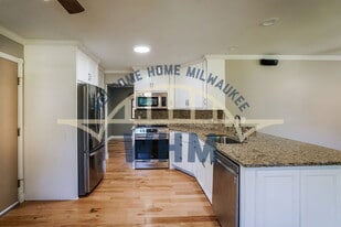 4515 Coral Dr in Brookfield, WI - Building Photo