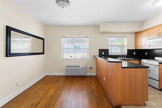 1241 13th St in Miami Beach, FL - Building Photo - Building Photo